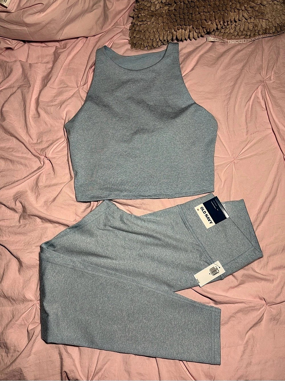 Old Navy Extra High-Waisted CloudComfy 7/8 Leggings and Matching Top CloudComfy